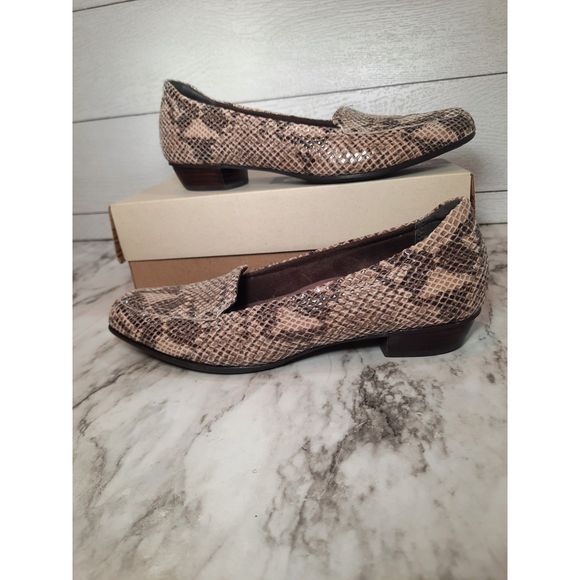 Clarks  Timeless Python Loafers with Active Air Technology Size 9 - Picture 4 of 7